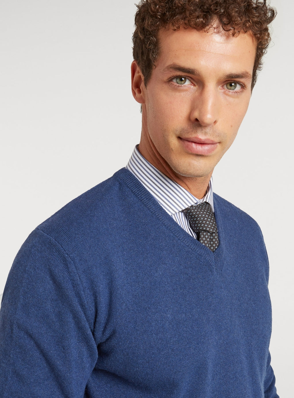 Maglia scollo a V in lana e cashmere.-2