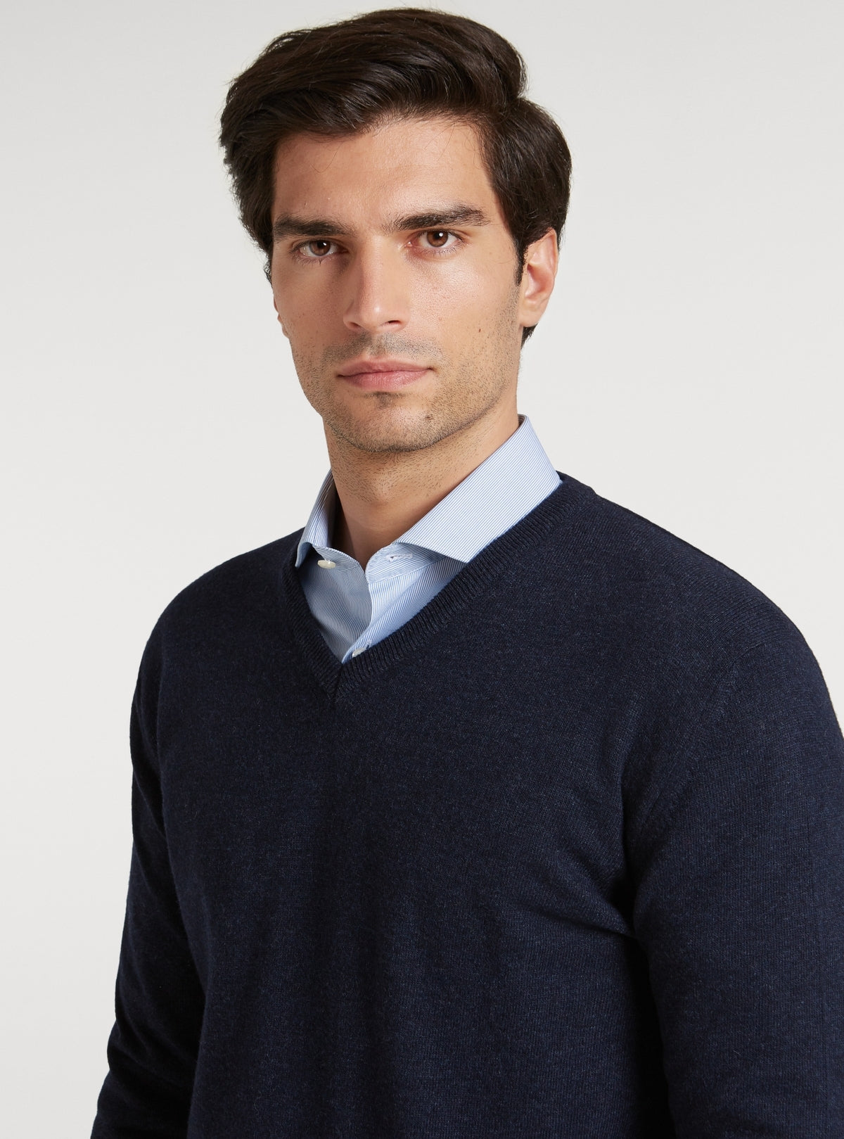 Maglia scollo a V in lana e cashmere.-3