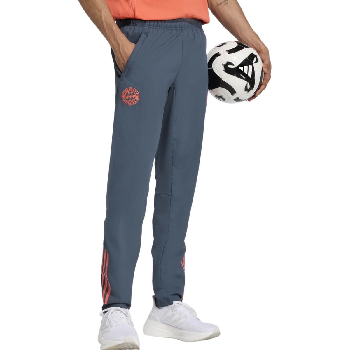 Bayern Munich presentation Soccer tracksuit 2025/26 - Adidas-1