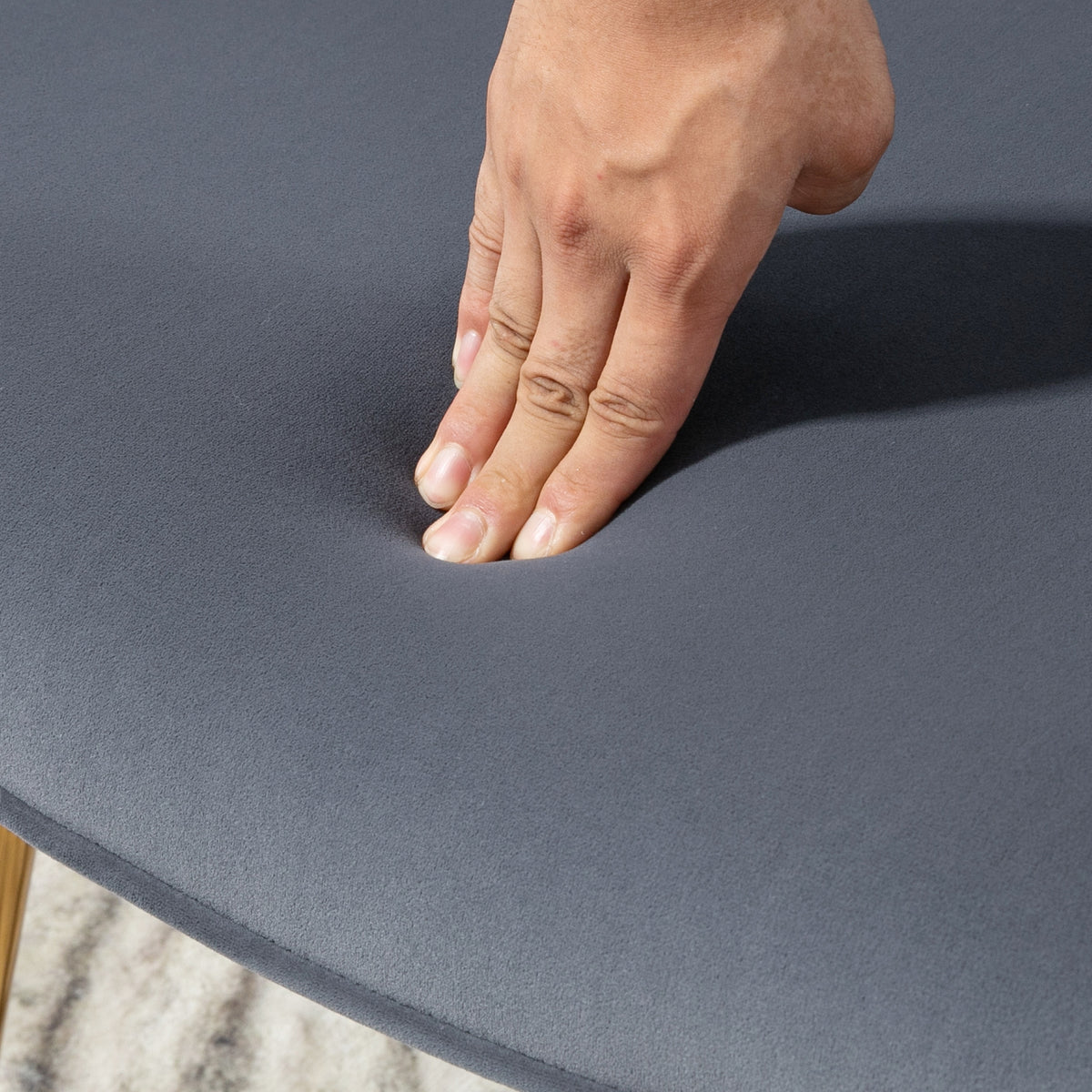 Fauteuil avec repose-pied, fauteuil salon capitonné avec dossier haut, pieds en acier doré et tissu velours, gris foncé-6