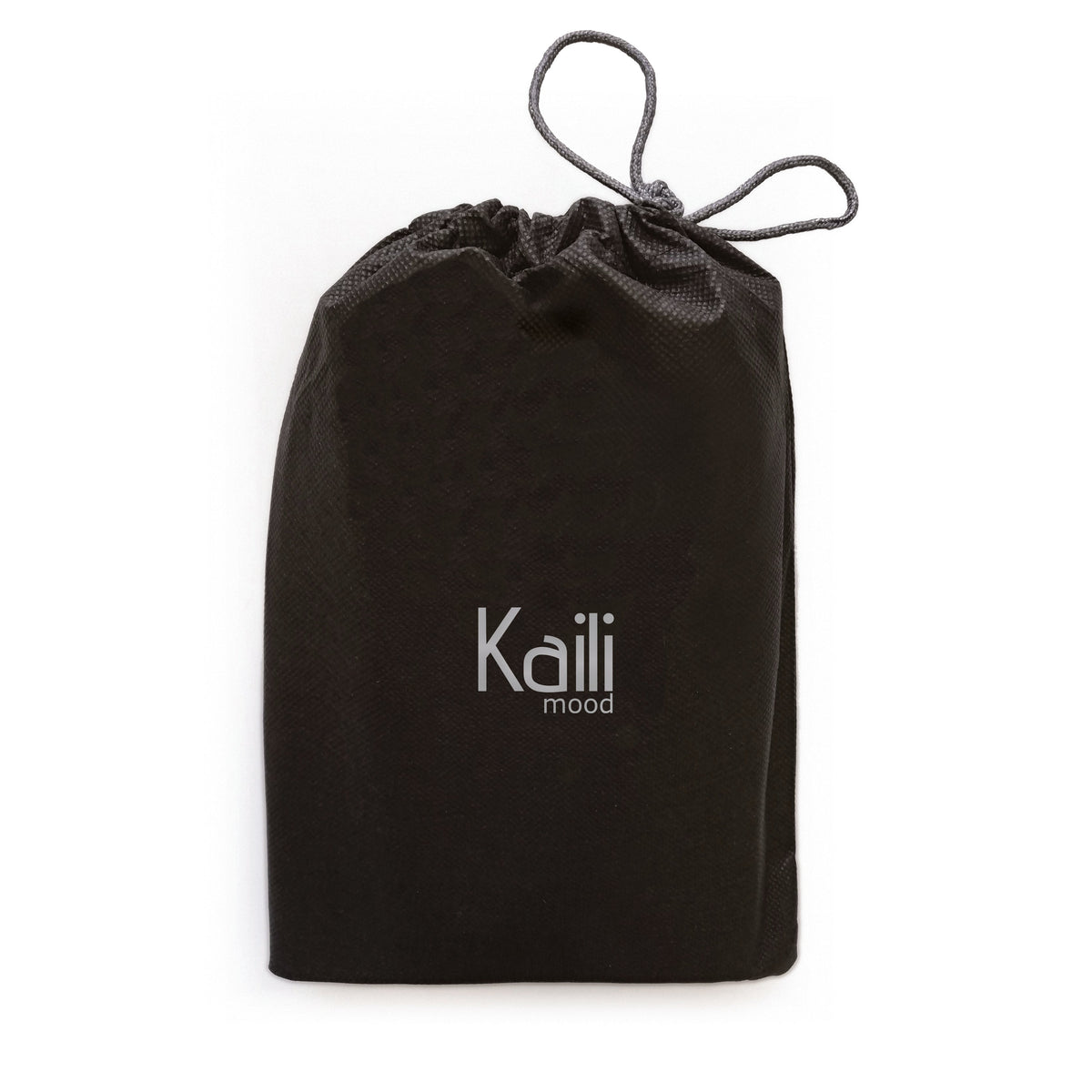 K0012AB | Marsupio in Vera Pelle pieno fiore, con leggera grana. 4 tasche con chiusura con lampo. Accessori Nickel Lucido. Colore Nero. Dimensioni: cm 25 x 13 x 5,5.Confezione: Sacchetto Tnt-4