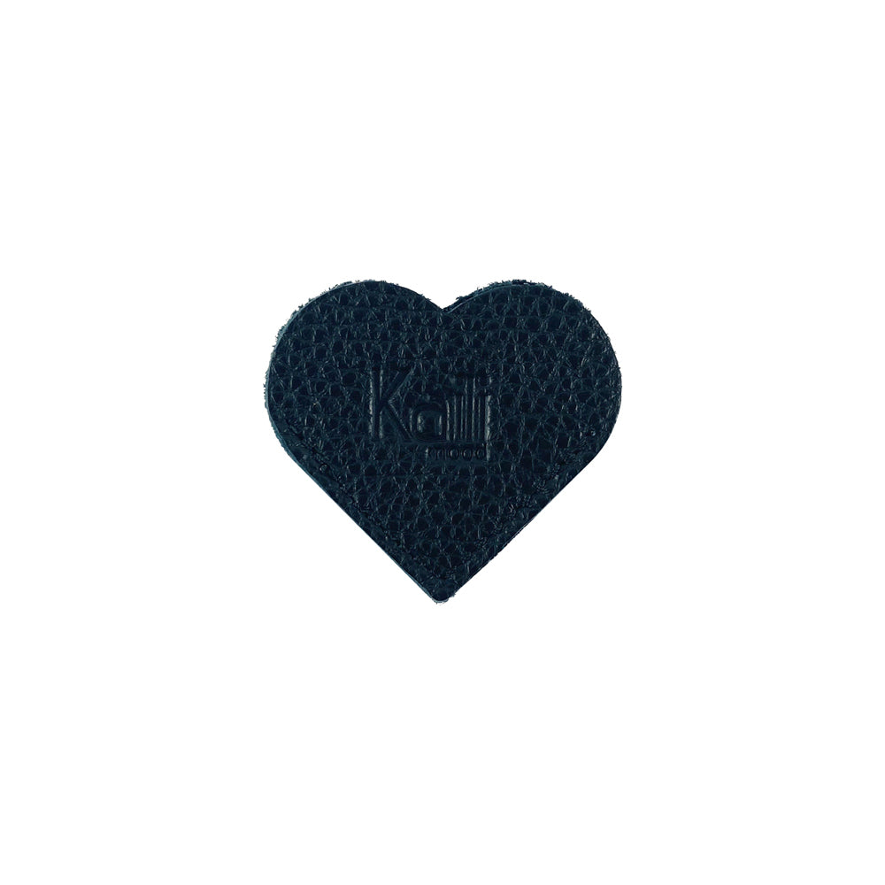 K0038AB | Segnalibro Cuore Made in Italy in Vera Pelle pieno fiore, grana dollaro - Colore Nero - Dimensioni: cm 6 x 5,5 x 0,5 - Confezione: Gift Box rigido fondo/coperchio-0