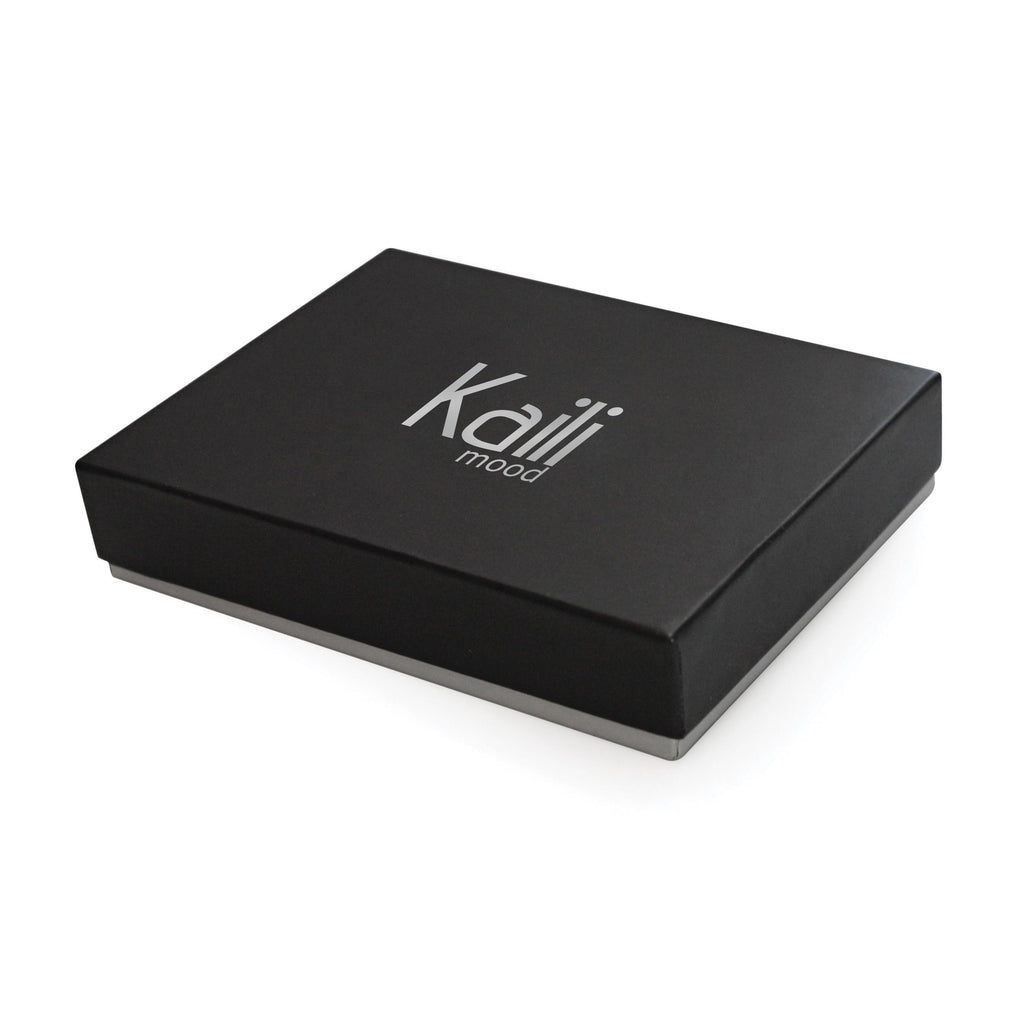 K10854AB | Portachiavi in Saffiano Vera Pelle. Colore Nero. Anello per chiavi Nickel Lucido. Dimensioni totali: cm 5,5 x 9,5 x 0,5. Confezione: Gift Box rigido fondo/coperchio-4