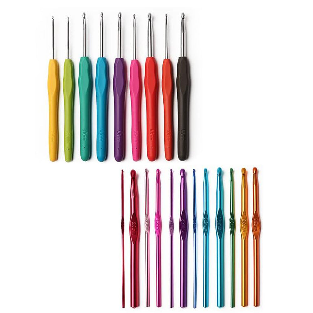 Uncinetti del kit con filati, con impugnature ergonomiche colorate e uncinetti metallici