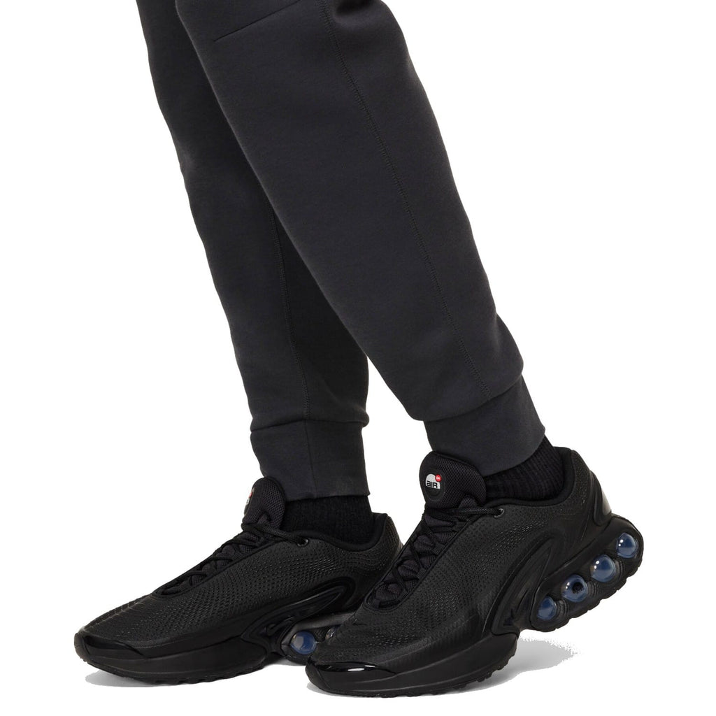 Liverpool Tech Fleece presentation pants 2024/25 dark grey - Nike-4