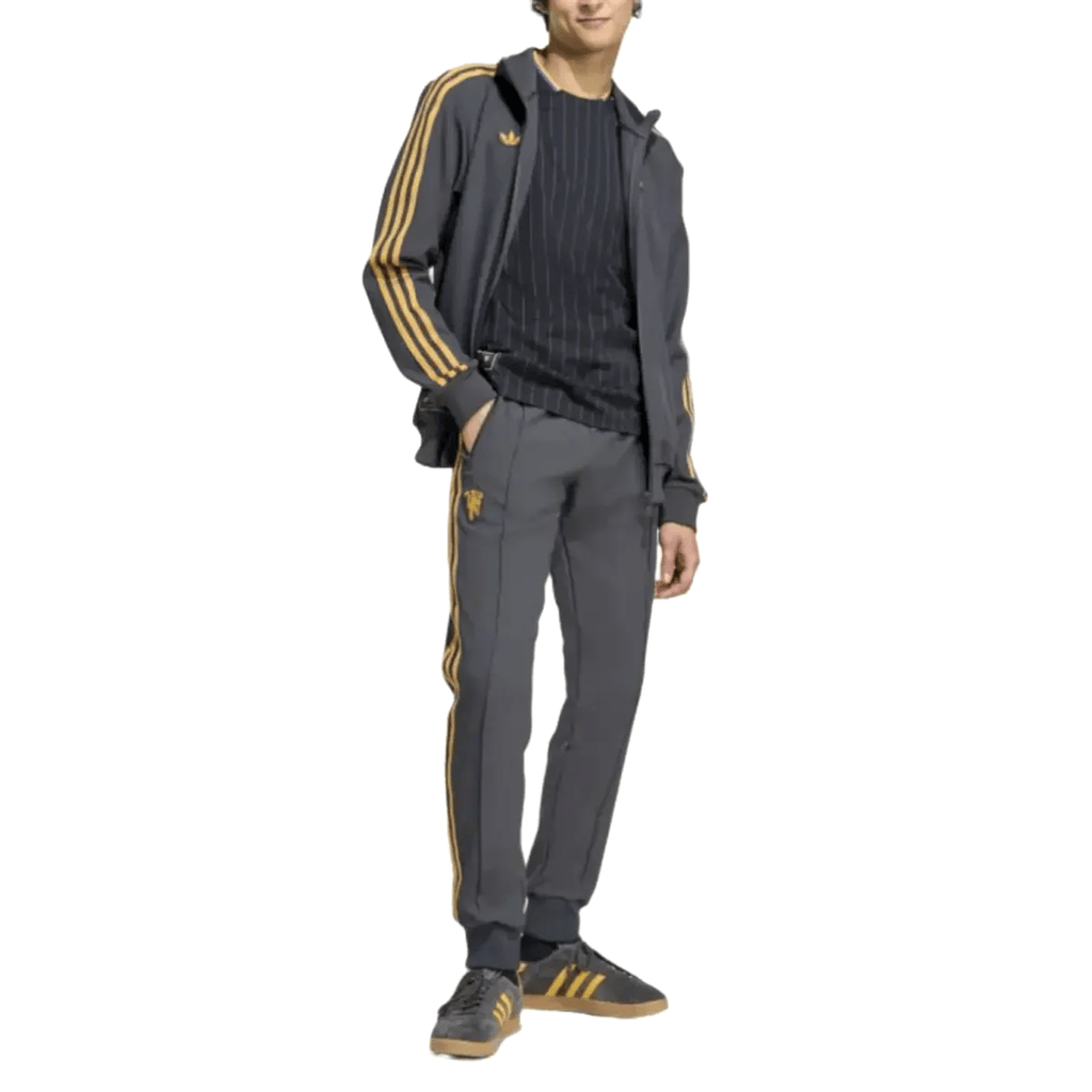 Manchester United Originals casual presentation tracksuit 2025/26 - Adidas-3