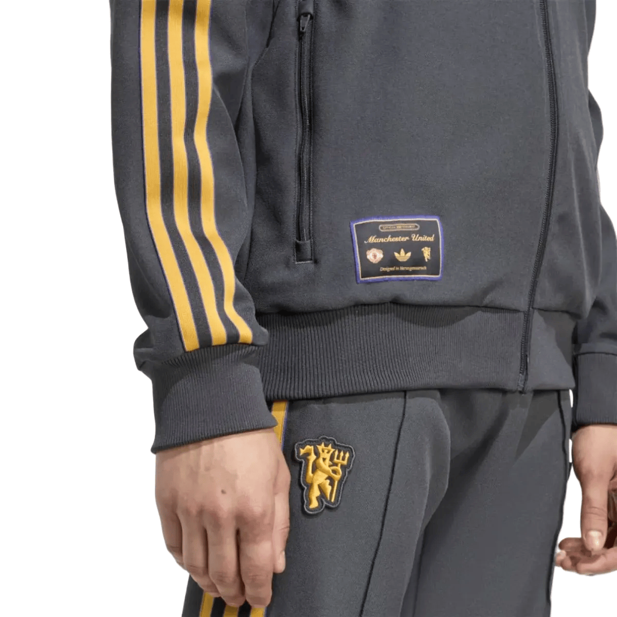 Manchester United Originals casual presentation tracksuit 2025/26 - Adidas-4