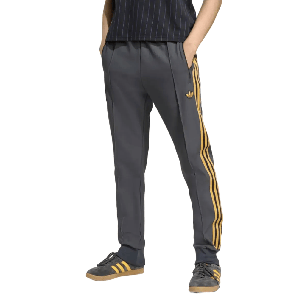 Manchester United Originals casual presentation sweat tracksuit 2025/26 - Adidas-4